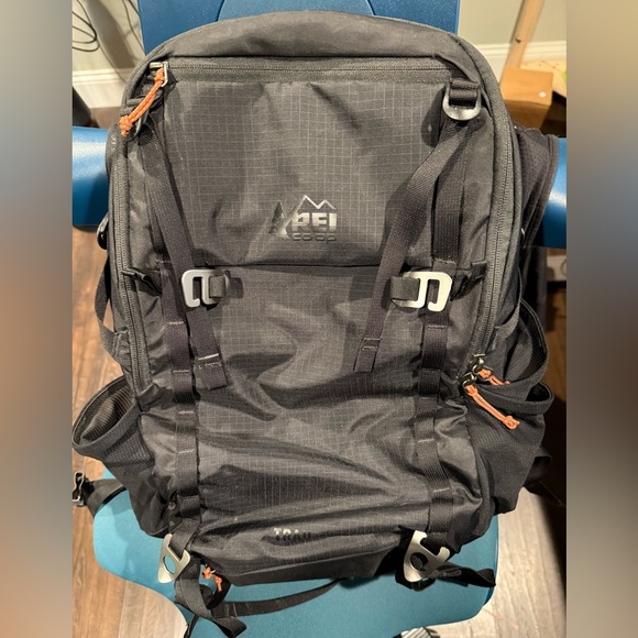 REI COOP Trail 25 Pack - Picture 3 of 8